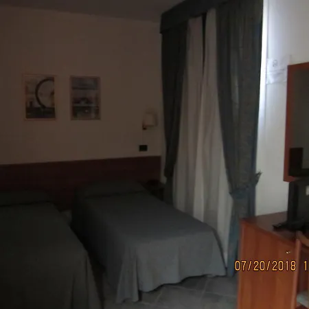 Bed & Breakfast Adelphi & Breakfast 3*