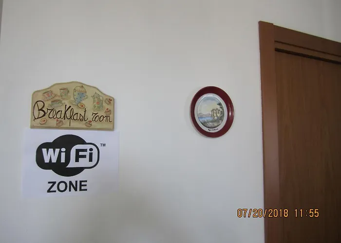 Adelphi & Breakfast 3*