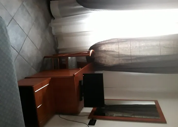 Adelphi & Breakfast 3*