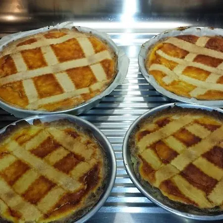 Adelphi & Breakfast לינה וארוחת בוקר