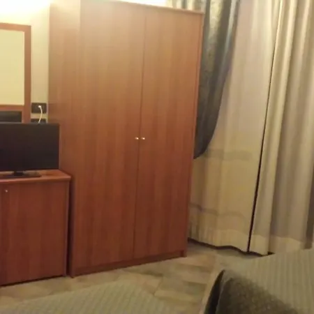 Adelphi & Breakfast 3*