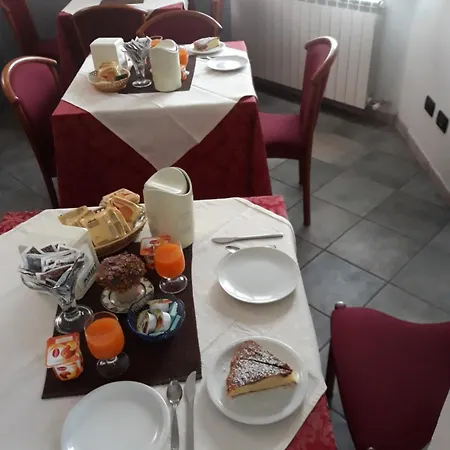 Adelphi & Breakfast Frühstückspension 3*