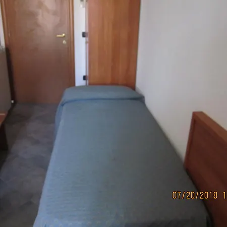 Adelphi & Breakfast Φεράρα