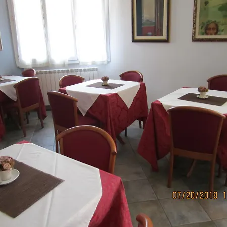Adelphi & Breakfast Panzió 3*