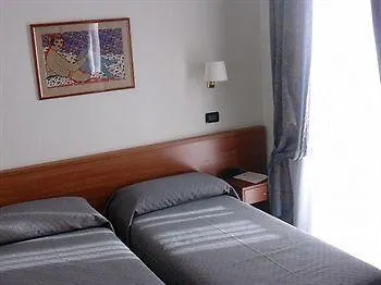 Adelphi & Breakfast 3*