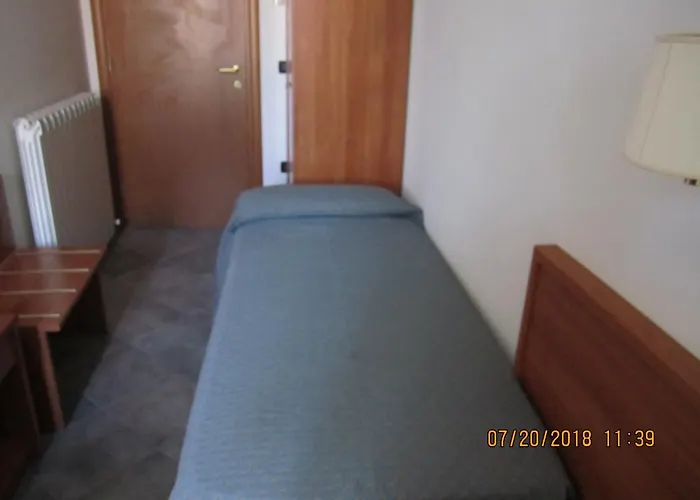 Adelphi & Breakfast Φεράρα