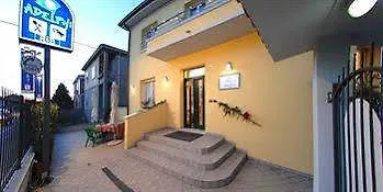 Adelphi & Breakfast 3*