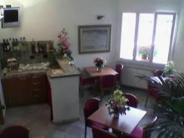 Adelphi & Breakfast 3*